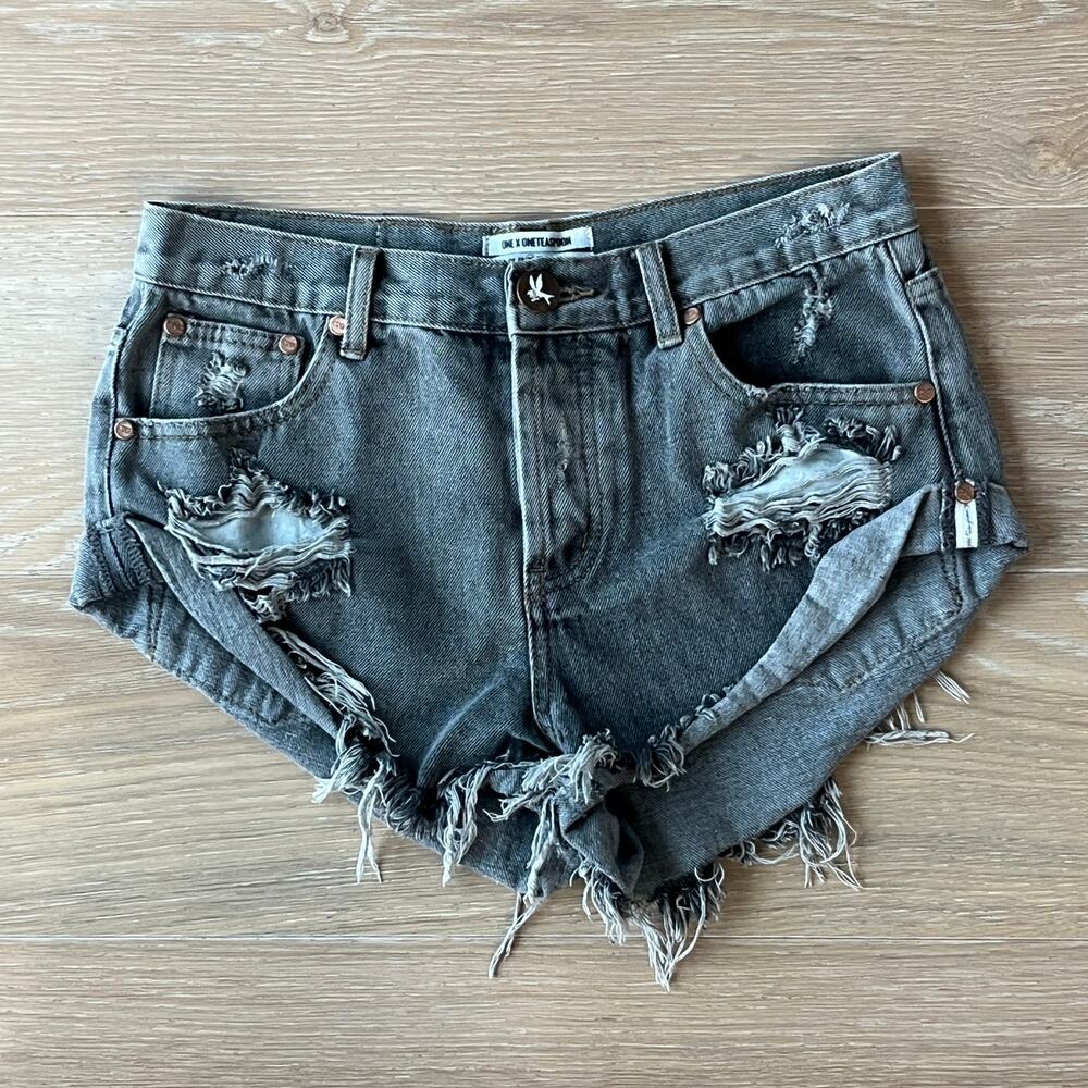 One X OneTeaspoon Bandits Gray Wash Distressed Button Fly Cutoff Denim Shorts